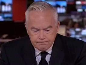 休·爱德华兹(Huw Edwards)从英国广播公司(BBC)辞职到儿童色情忏悔的垮台时间线